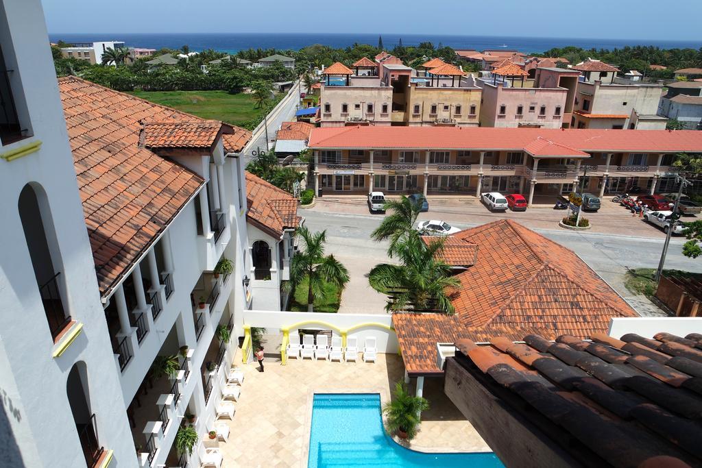 West Bay Colonial Hotel Exterior photo