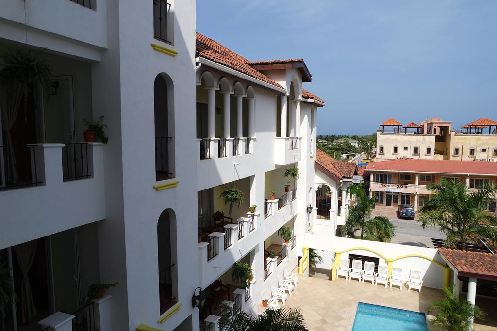 West Bay Colonial Hotel Exterior photo