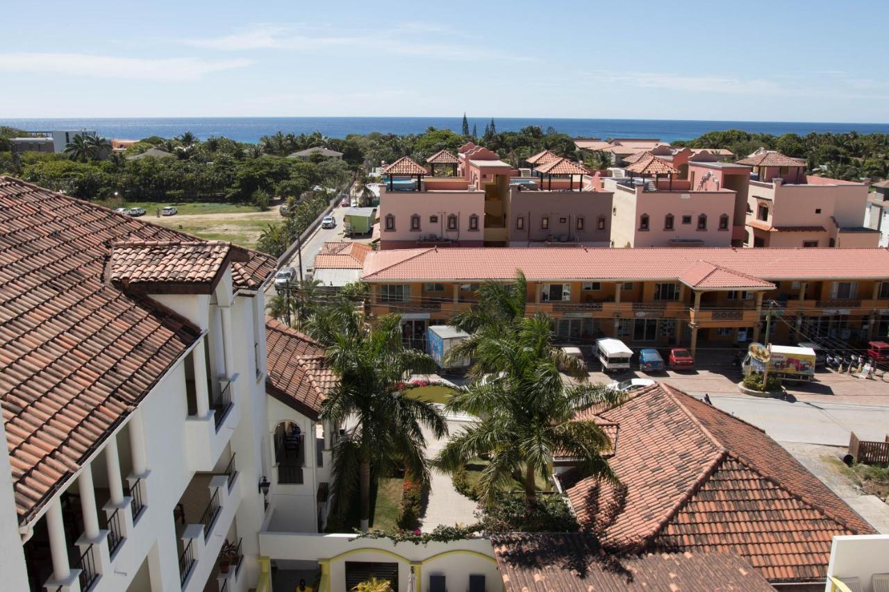 West Bay Colonial Hotel Exterior photo