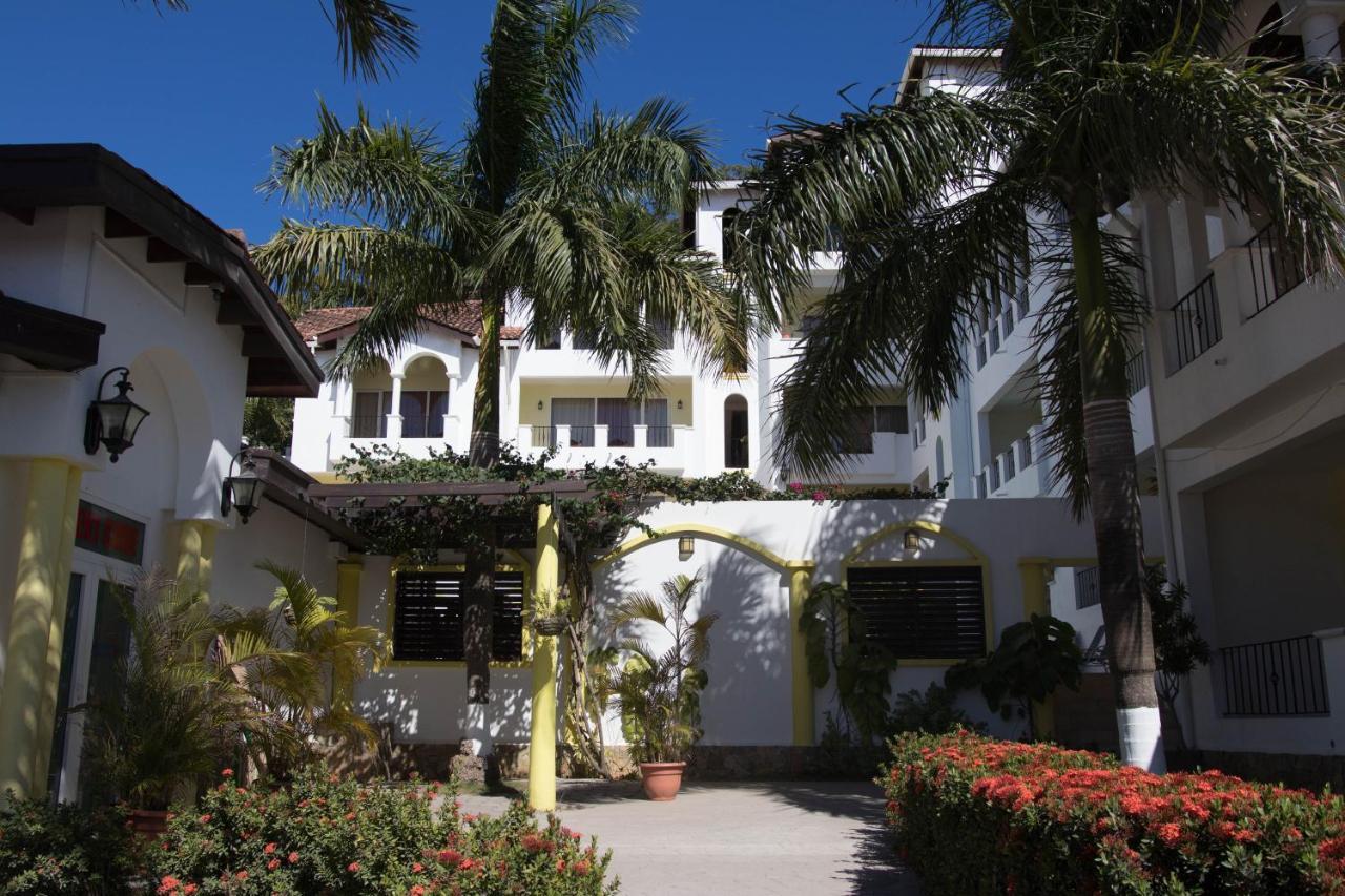 West Bay Colonial Hotel Exterior photo