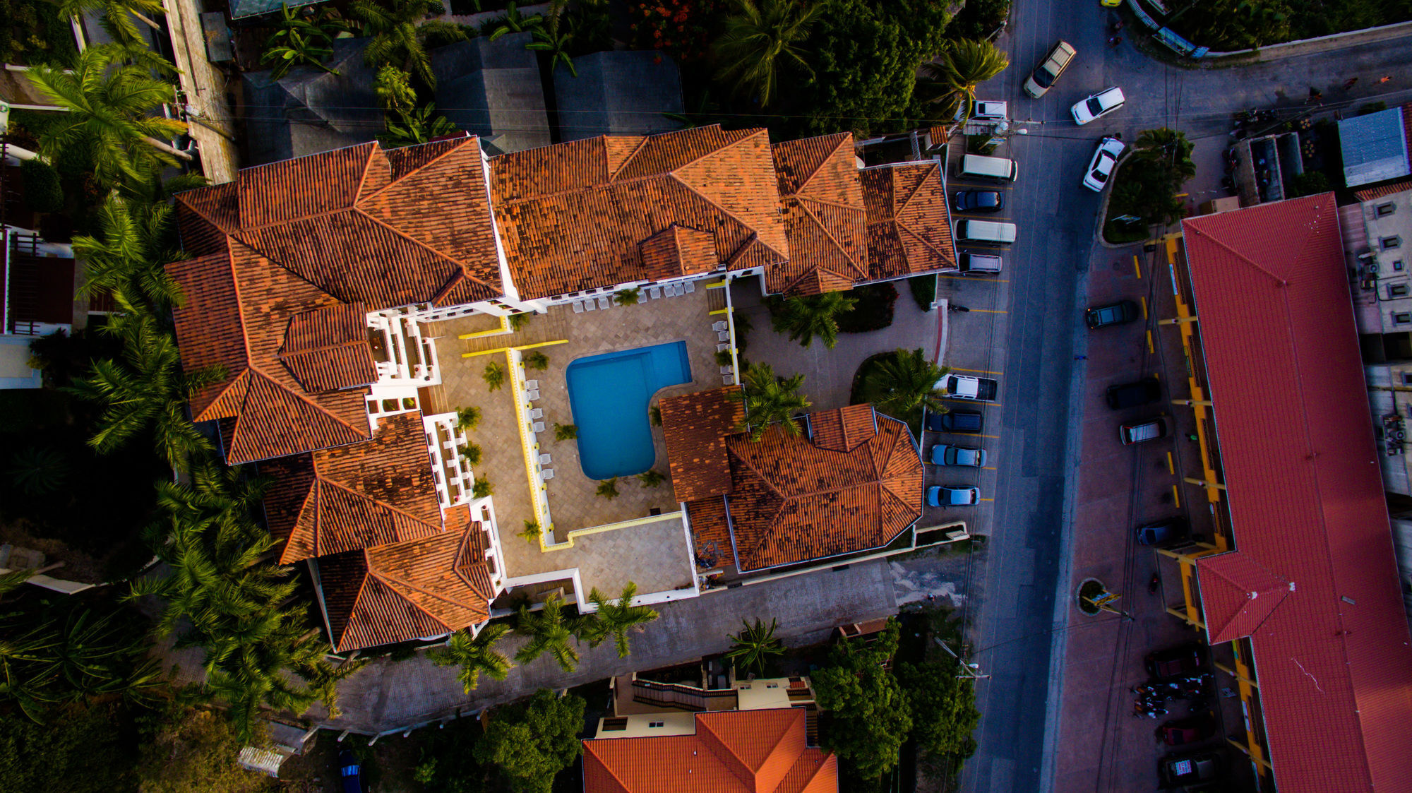 West Bay Colonial Hotel Exterior photo