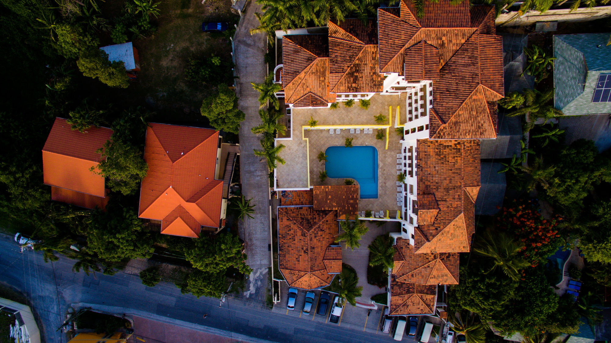 West Bay Colonial Hotel Exterior photo